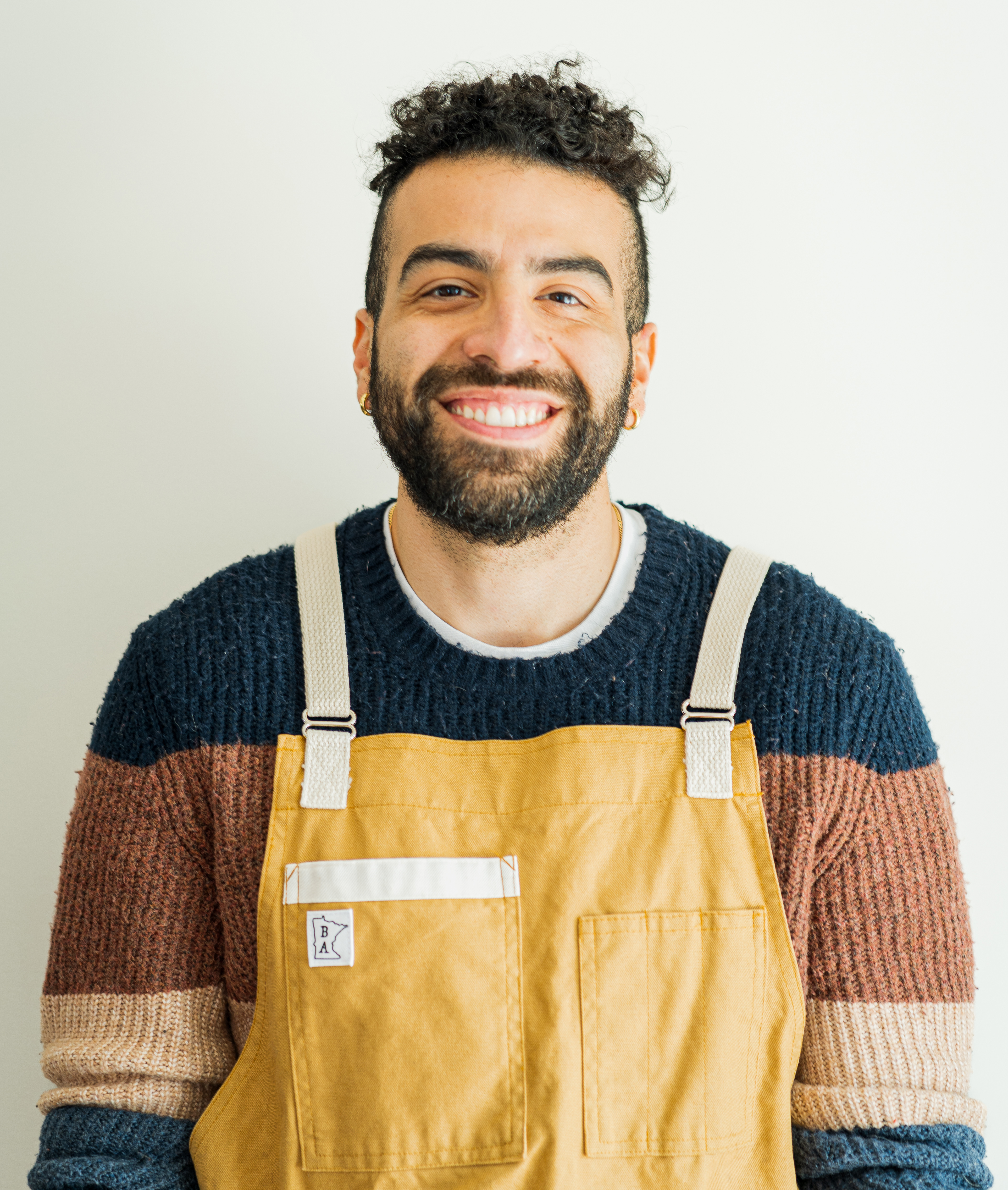 Alejandro's headshot
